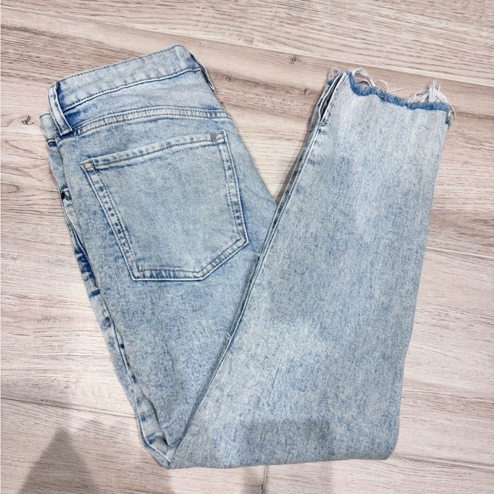 Old Navy Light Blue Straight Leg Cropped Distressed Jeans